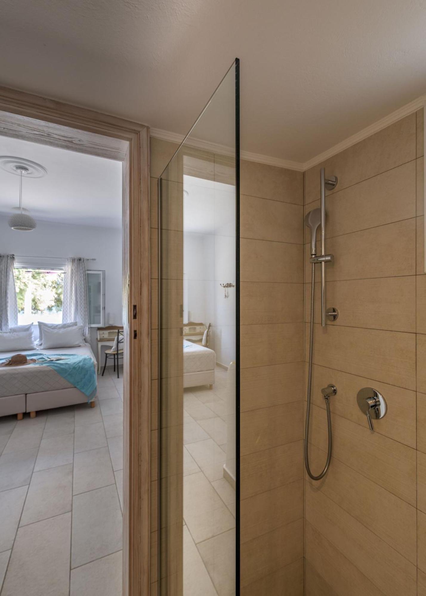 Floras Rooms Pollonia Exterior foto