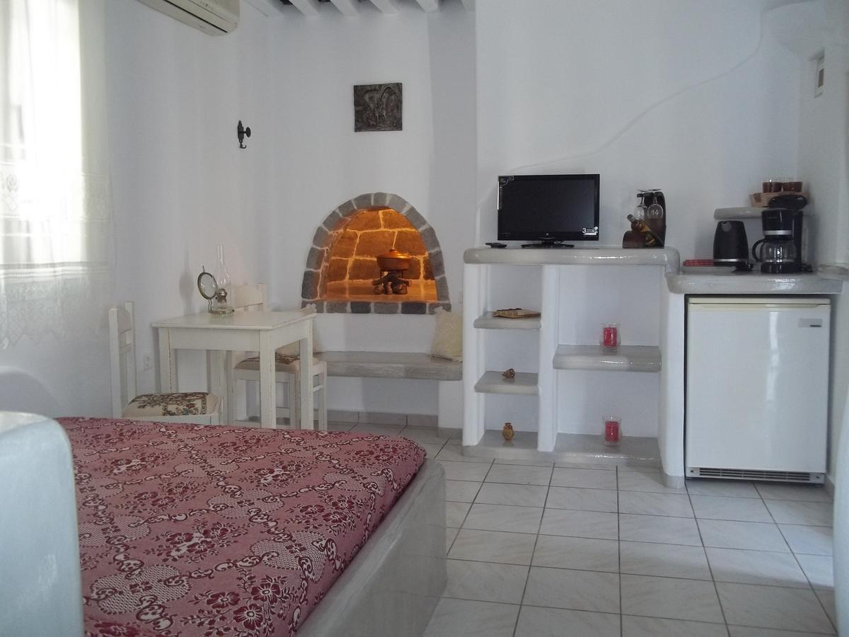 Floras Rooms Pollonia Exterior foto